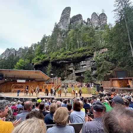 Moderne - Alpakahof Zum Himmelreich, Traumhafte Lage, Terrasse Mit Weitblick, Kostenfreier Parkplatz, Naehe Kurklinik, Optional Sauna * Bad Gottleuba